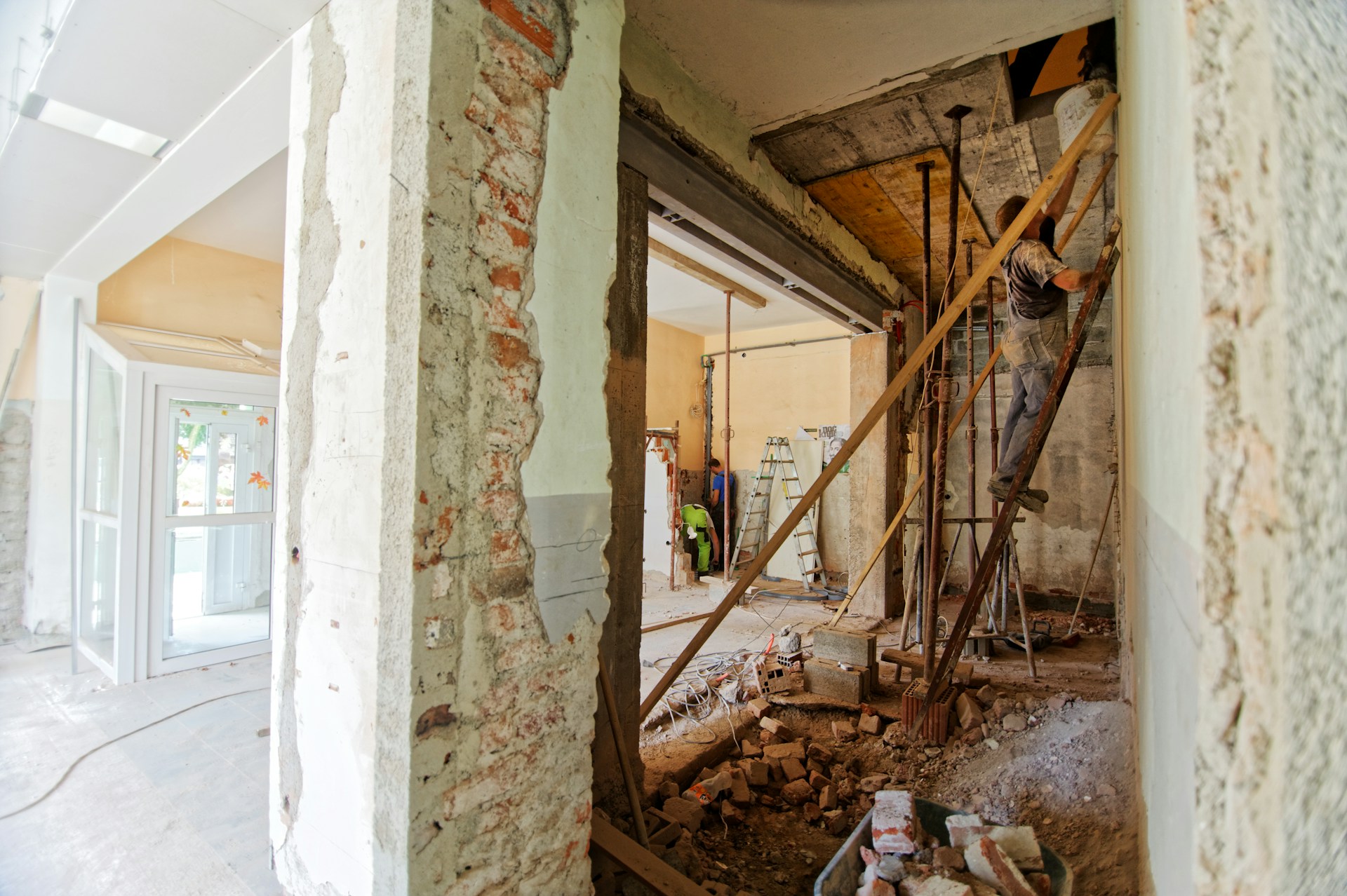 You are currently viewing 10 Ways to Save Money on Your Renovation Project